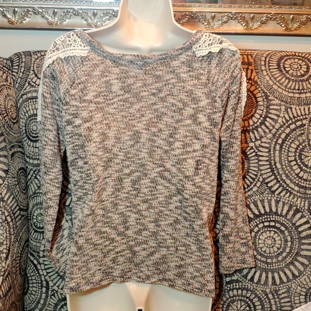 Small sweater - Picture 3 of 3